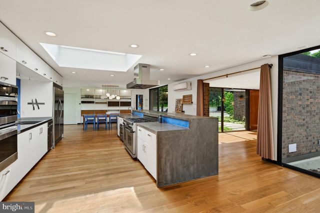 857 BRIARWOOD RD, Newtown Square, PA 19073