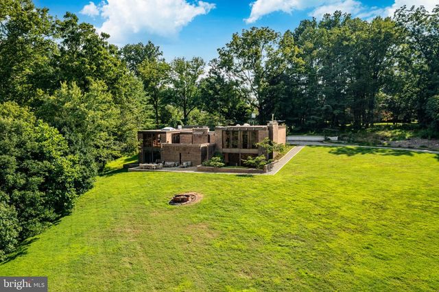 857 BRIARWOOD RD, Newtown Square, PA 19073