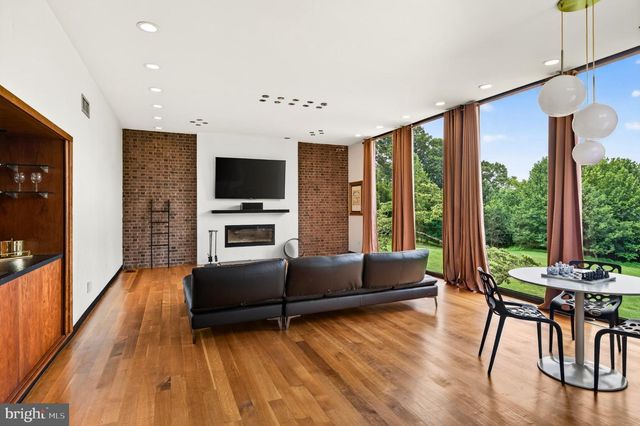 857 BRIARWOOD RD, Newtown Square, PA 19073