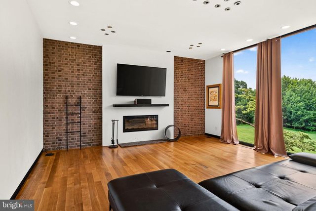 857 BRIARWOOD RD, Newtown Square, PA 19073
