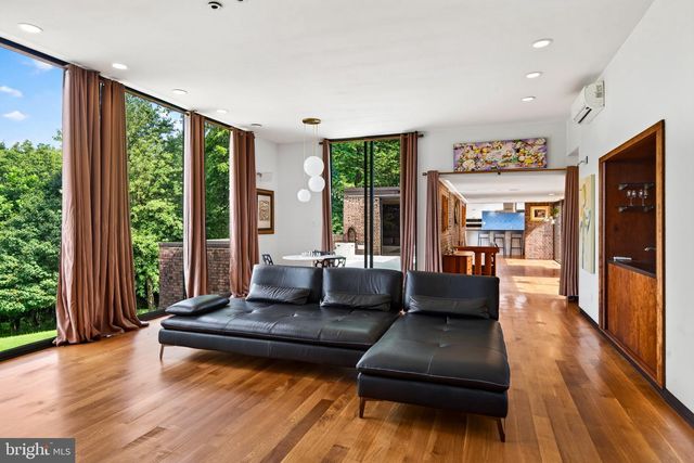 857 BRIARWOOD RD, Newtown Square, PA 19073