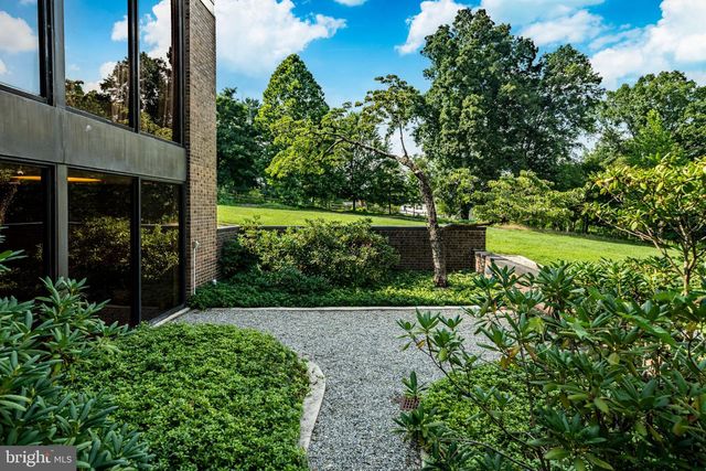 857 BRIARWOOD RD, Newtown Square, PA 19073
