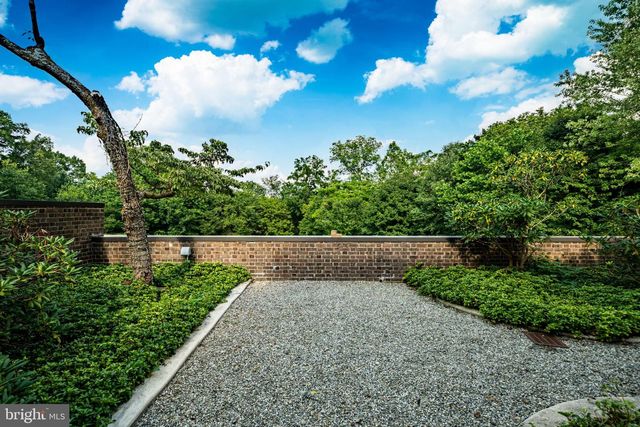 857 BRIARWOOD RD, Newtown Square, PA 19073
