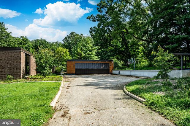 857 BRIARWOOD RD, Newtown Square, PA 19073