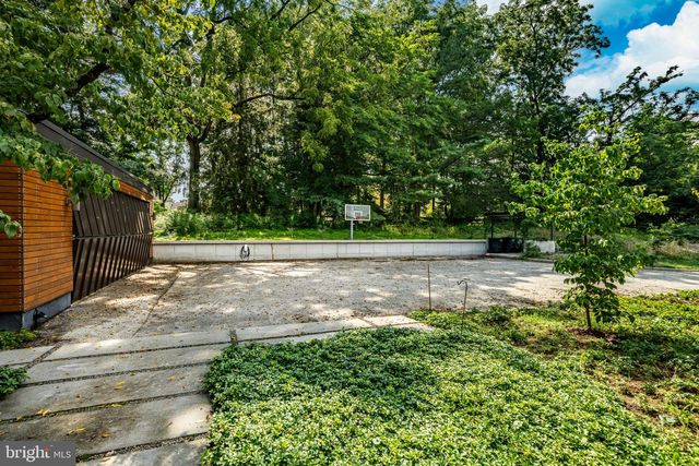 857 BRIARWOOD RD, Newtown Square, PA 19073