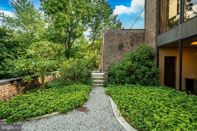 857 BRIARWOOD RD, Newtown Square, PA 19073