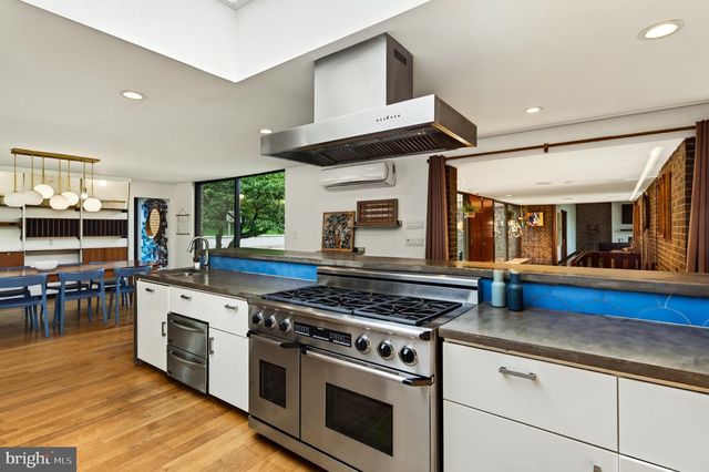 857 BRIARWOOD RD, Newtown Square, PA 19073