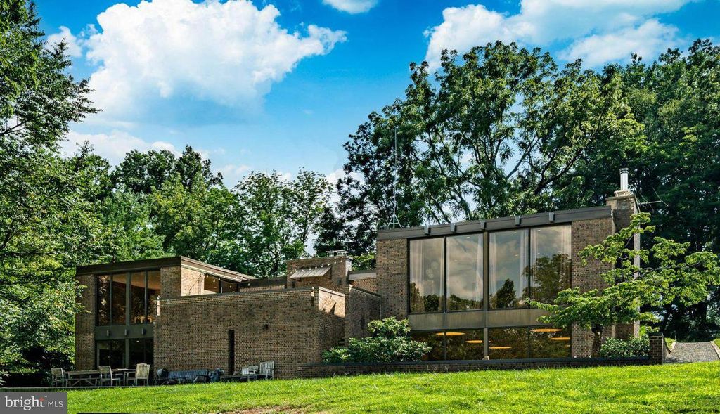 857 BRIARWOOD RD, Newtown Square, PA 19073
