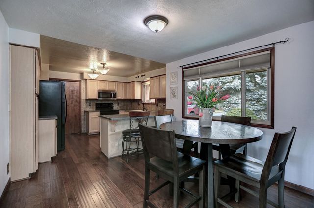 12301 W Sunridge Dr, Nine Mile Falls, WA 99026