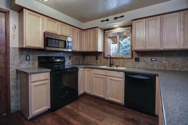 12301 W Sunridge Dr, Nine Mile Falls, WA 99026