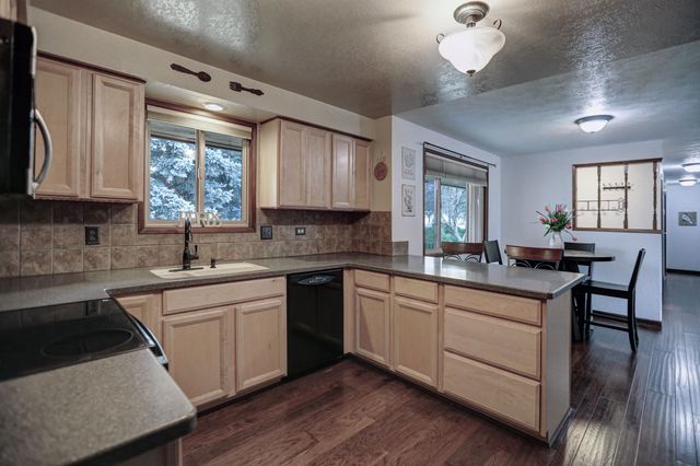 12301 W Sunridge Dr, Nine Mile Falls, WA 99026