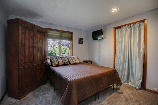 12301 W Sunridge Dr, Nine Mile Falls, WA 99026
