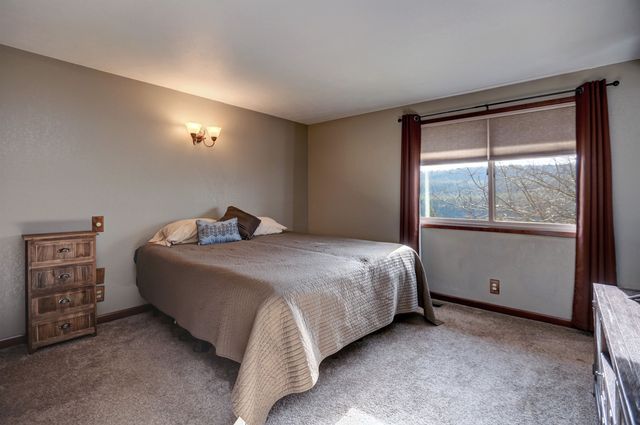 12301 W Sunridge Dr, Nine Mile Falls, WA 99026