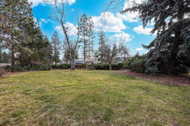 12301 W Sunridge Dr, Nine Mile Falls, WA 99026