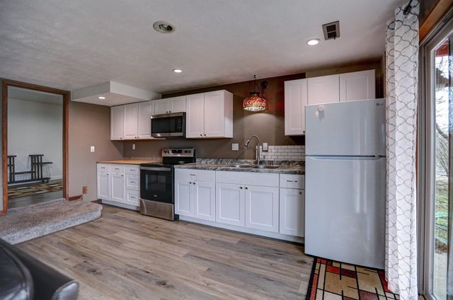 12301 W Sunridge Dr, Nine Mile Falls, WA 99026