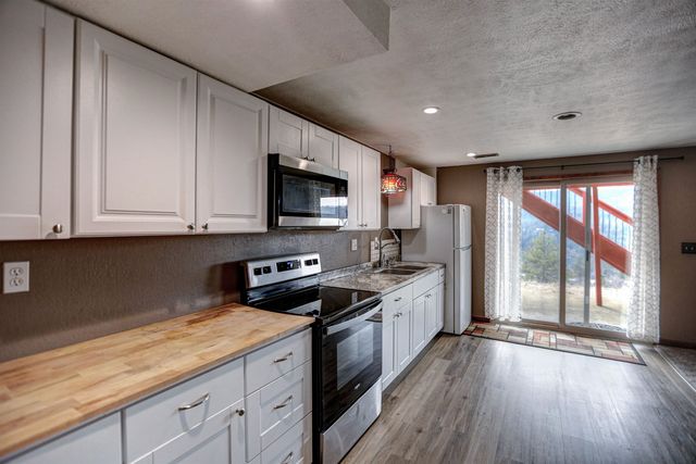 12301 W Sunridge Dr, Nine Mile Falls, WA 99026