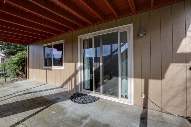 12301 W Sunridge Dr, Nine Mile Falls, WA 99026