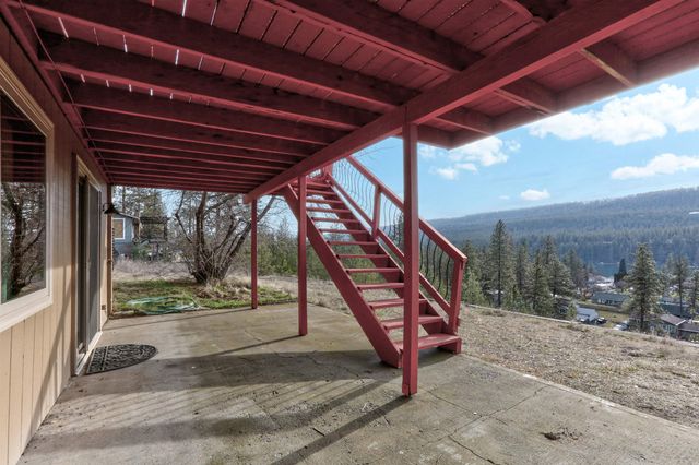 12301 W Sunridge Dr, Nine Mile Falls, WA 99026