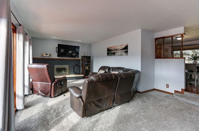 12301 W Sunridge Dr, Nine Mile Falls, WA 99026