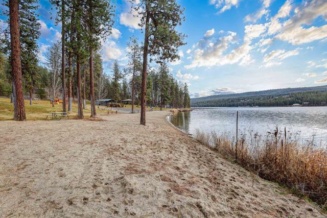 12301 W Sunridge Dr, Nine Mile Falls, WA 99026