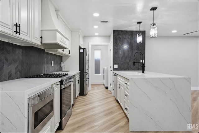 112 Angell Street, Bakersfield, CA 93309