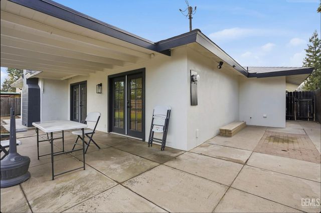 112 Angell Street, Bakersfield, CA 93309