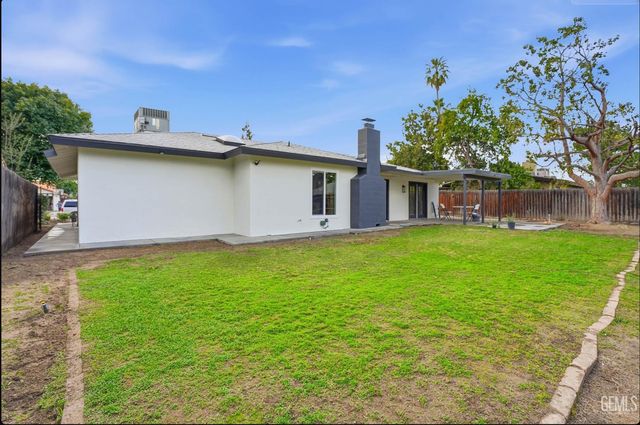 112 Angell Street, Bakersfield, CA 93309