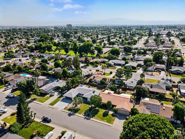 112 Angell Street, Bakersfield, CA 93309