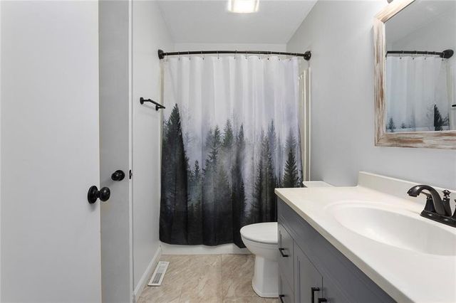 902 SW Locust Street, Oak Grove, MO 64075