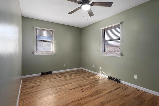 902 SW Locust Street, Oak Grove, MO 64075