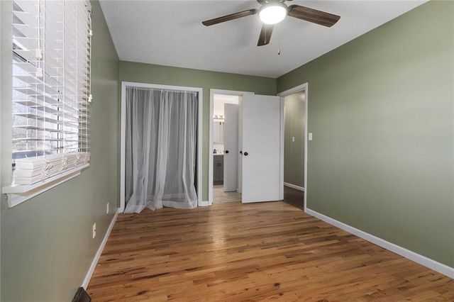 902 SW Locust Street, Oak Grove, MO 64075