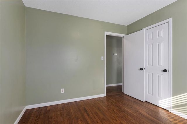 902 SW Locust Street, Oak Grove, MO 64075