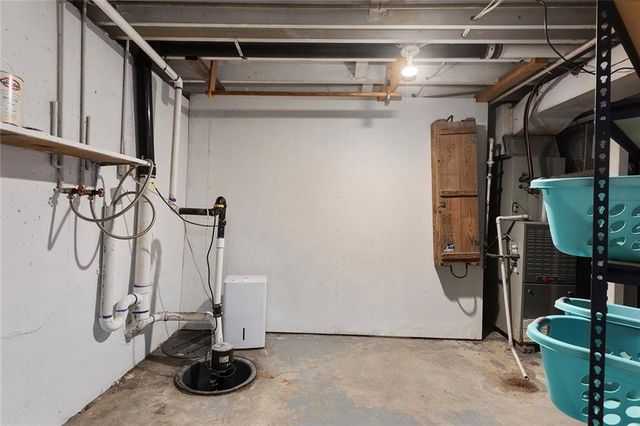 902 SW Locust Street, Oak Grove, MO 64075