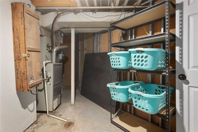 902 SW Locust Street, Oak Grove, MO 64075