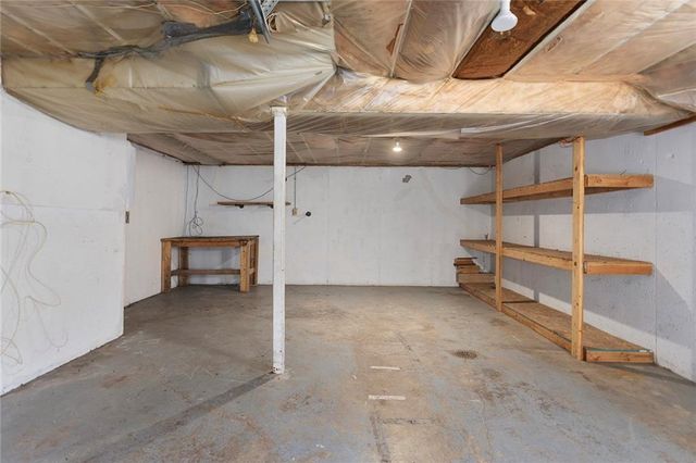 902 SW Locust Street, Oak Grove, MO 64075