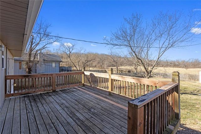 902 SW Locust Street, Oak Grove, MO 64075