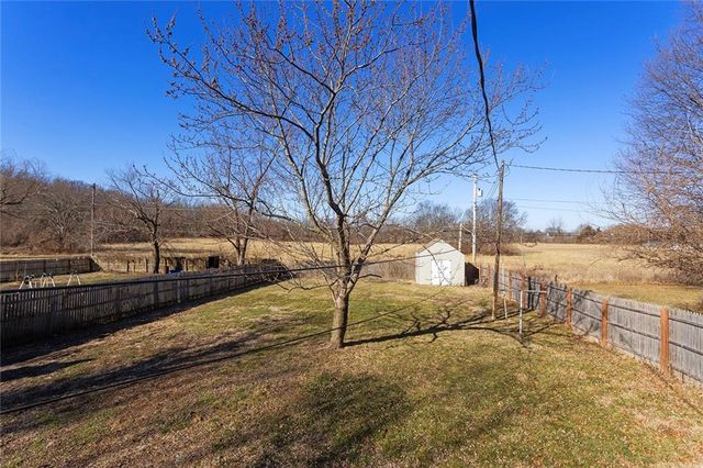 902 SW Locust Street, Oak Grove, MO 64075