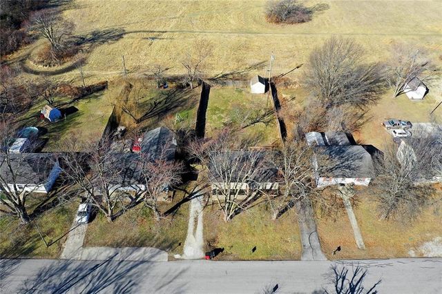 902 SW Locust Street, Oak Grove, MO 64075