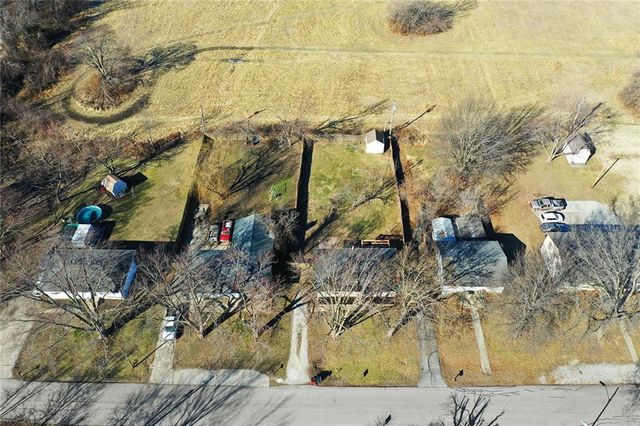 902 SW Locust Street, Oak Grove, MO 64075