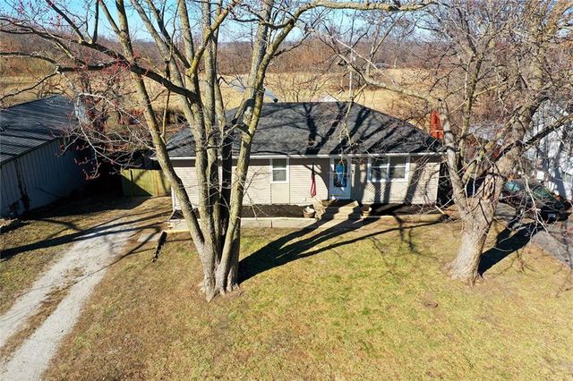 902 SW Locust Street, Oak Grove, MO 64075