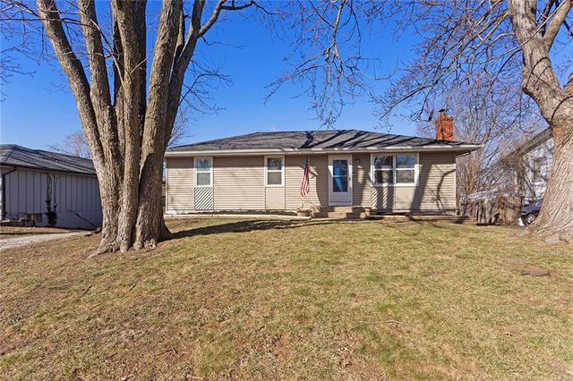 902 SW Locust Street, Oak Grove, MO 64075