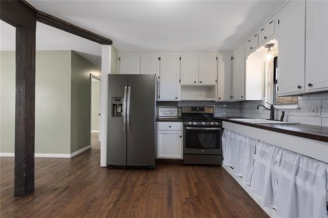 902 SW Locust Street, Oak Grove, MO 64075