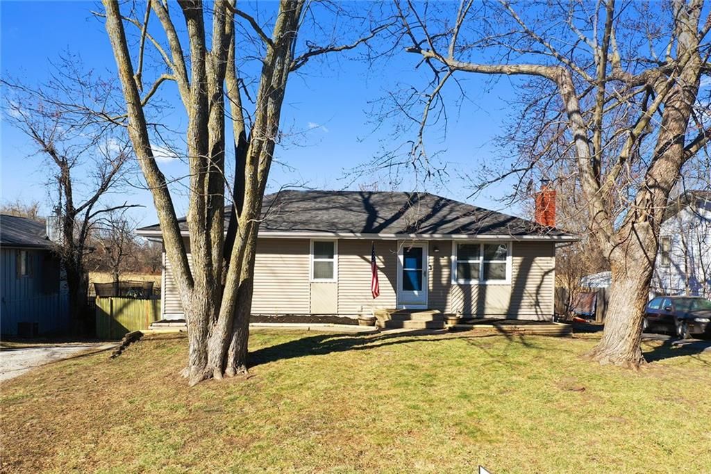 902 SW Locust Street, Oak Grove, MO 64075