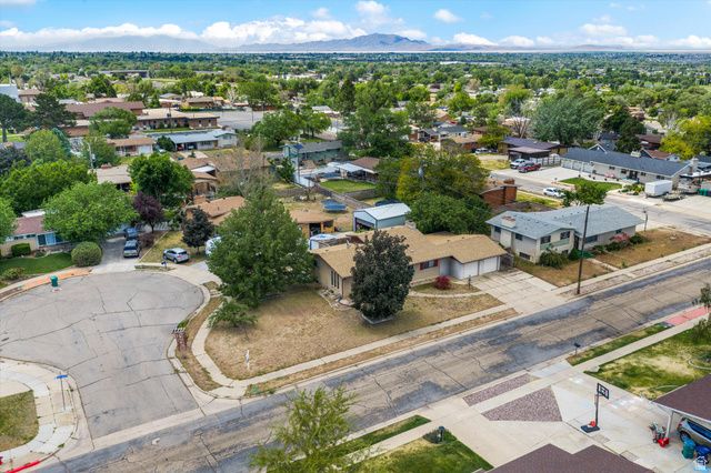 2427 W 5025 S, Roy, UT 84067