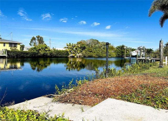 1721 Coral WAY, North Fort Myers, FL 33917