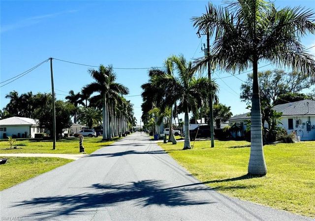 1721 Coral WAY, North Fort Myers, FL 33917