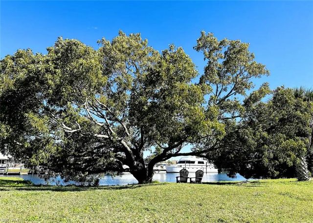 1721 Coral WAY, North Fort Myers, FL 33917