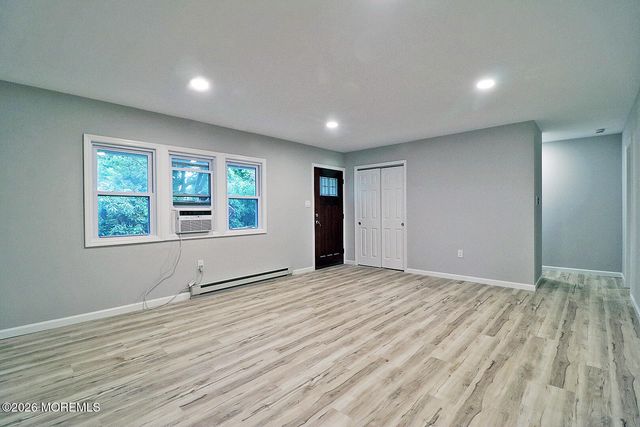 11 Pomona Drive, Barnegat, NJ 08005