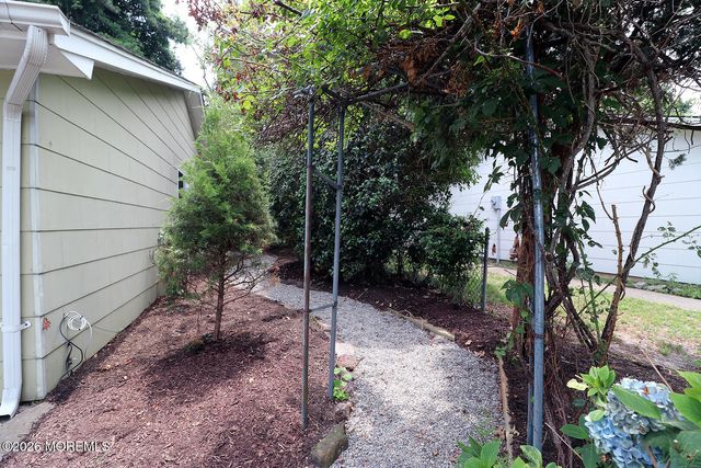 11 Pomona Drive, Barnegat, NJ 08005
