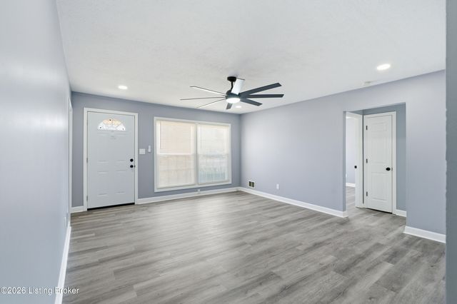 5810 Emmalee Dr, Louisville, KY 40219